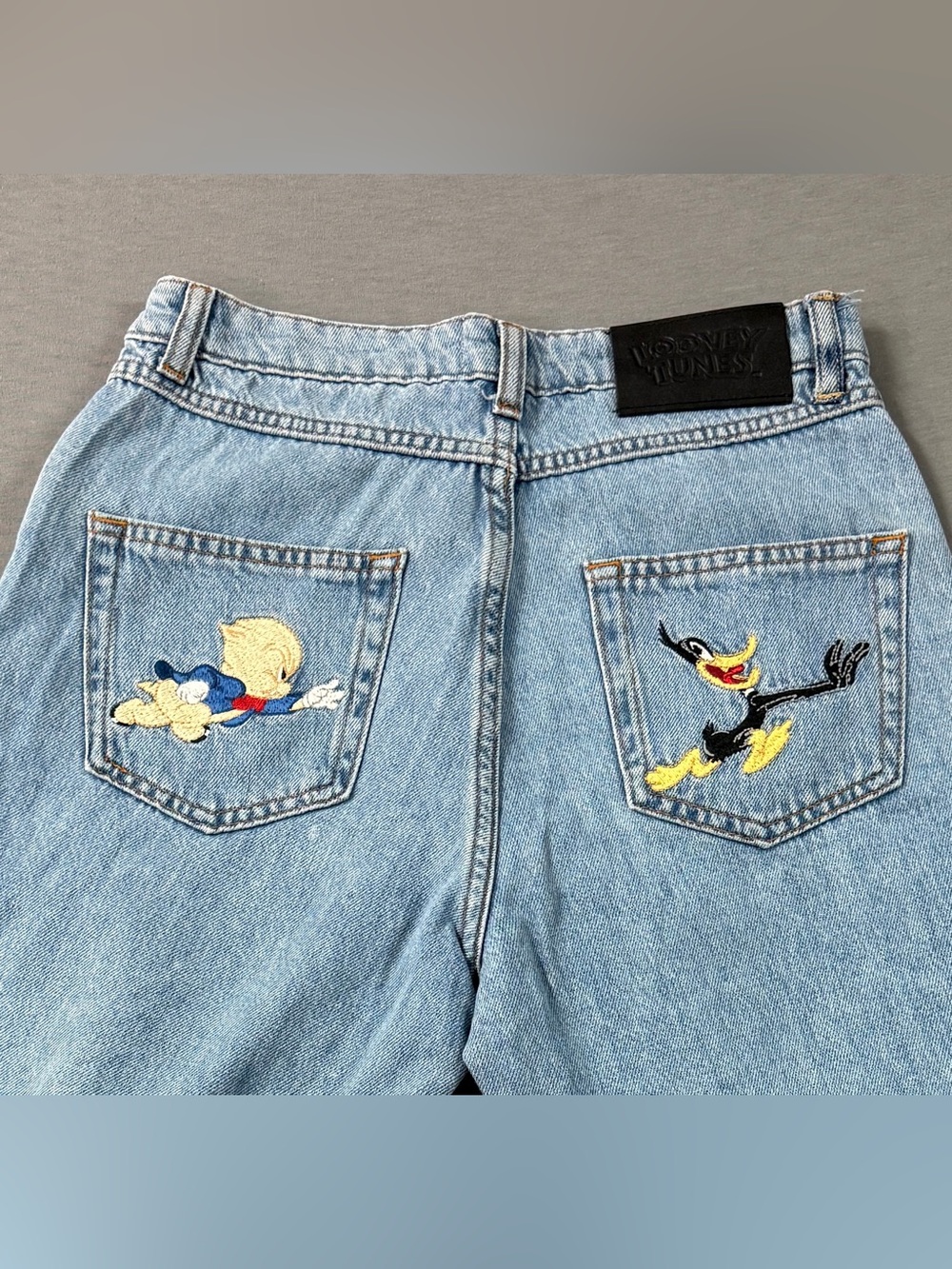 Review x Looney Tunes Tweety Daffy Jeans 27